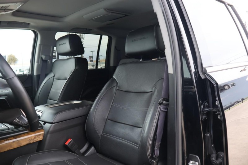 GMC Yukon XL Vehicle Full-screen Gallery Image 20