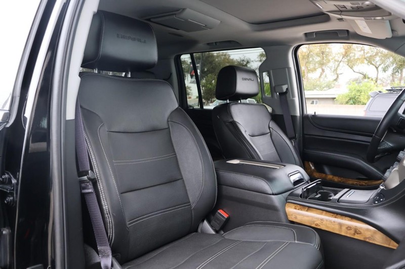 GMC Yukon XL Vehicle Full-screen Gallery Image 23