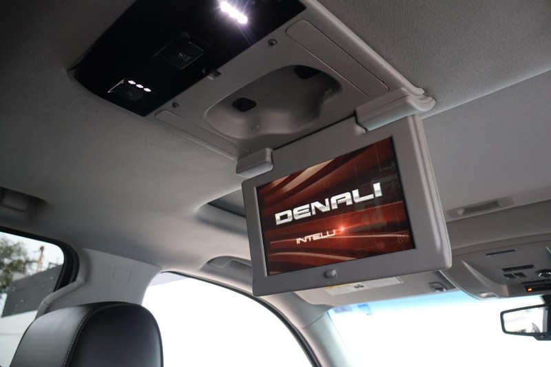 GMC Yukon XL Vehicle Full-screen Gallery Image 26