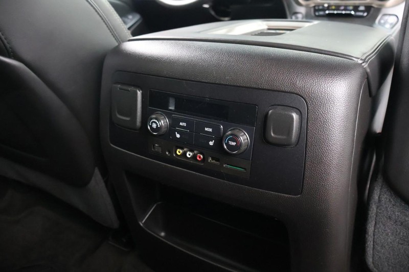 GMC Yukon XL Vehicle Full-screen Gallery Image 27