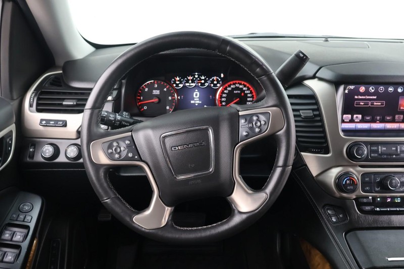 GMC Yukon XL Vehicle Full-screen Gallery Image 30