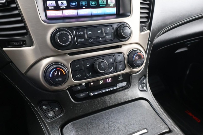 GMC Yukon XL Vehicle Full-screen Gallery Image 37