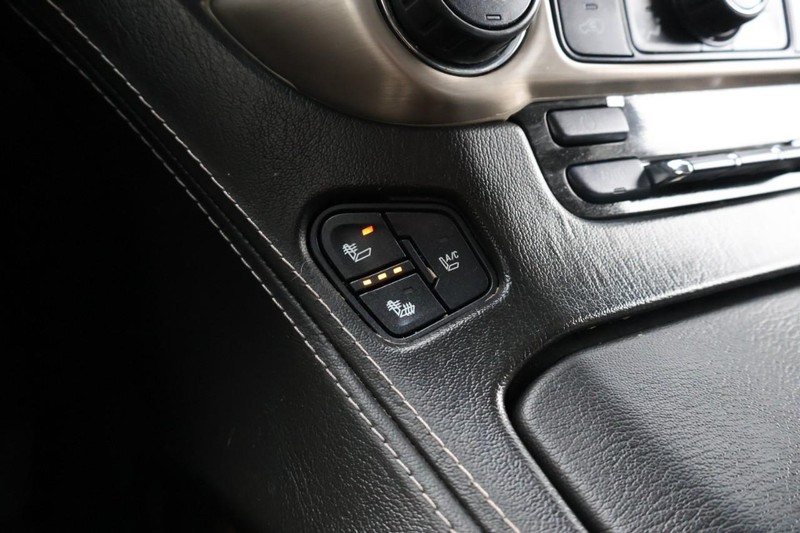 GMC Yukon XL Vehicle Full-screen Gallery Image 38