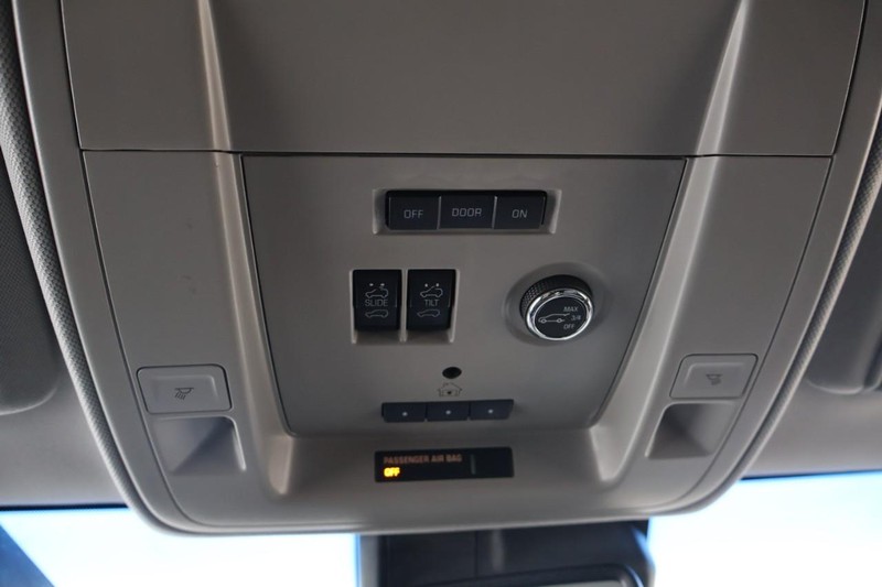 GMC Yukon XL Vehicle Full-screen Gallery Image 40