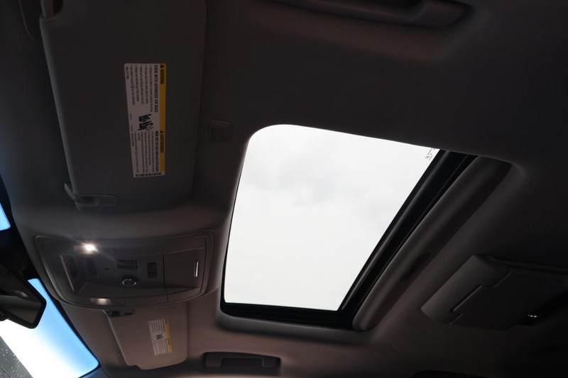 GMC Yukon XL Vehicle Full-screen Gallery Image 41