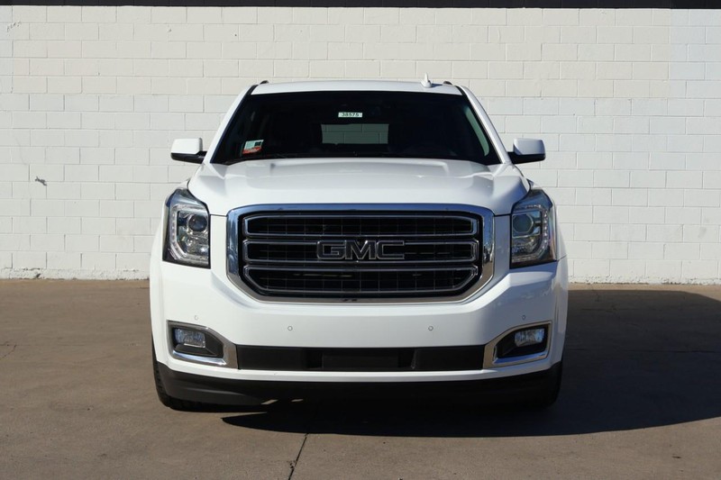 GMC Yukon XL Vehicle Full-screen Gallery Image 02