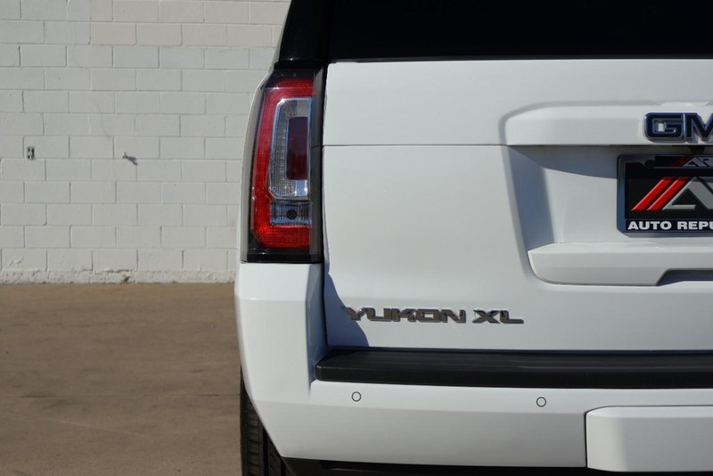 GMC Yukon XL Vehicle Full-screen Gallery Image 07