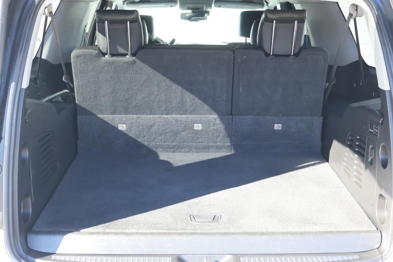 GMC Yukon XL Vehicle Full-screen Gallery Image 09