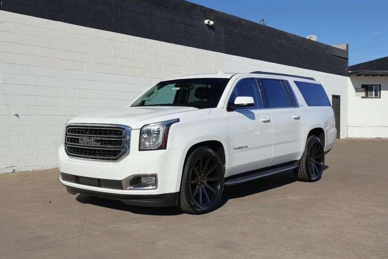 GMC Yukon XL Vehicle Full-screen Gallery Image 13