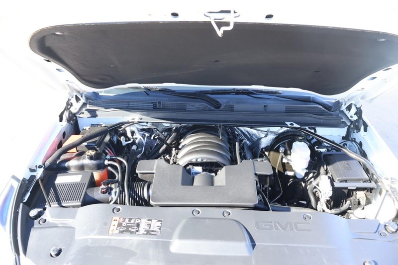 GMC Yukon XL Vehicle Full-screen Gallery Image 14