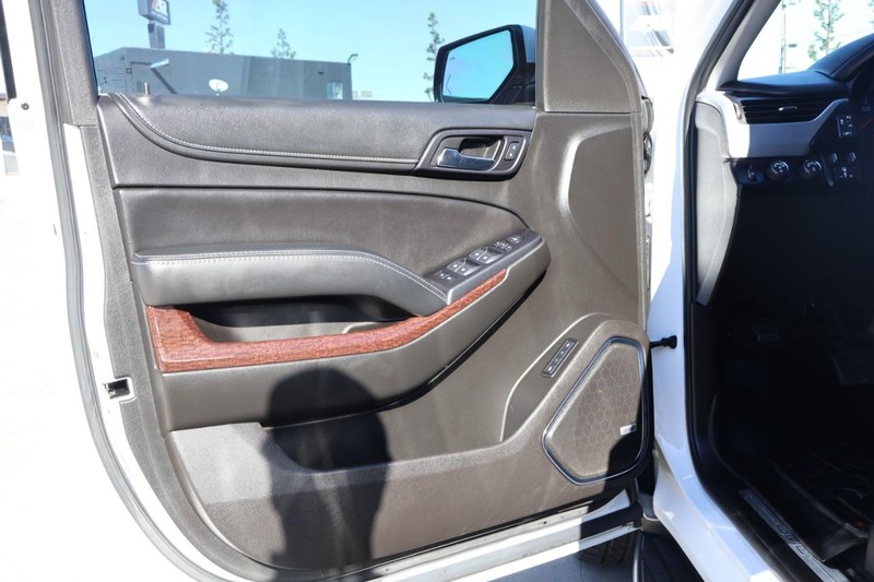 GMC Yukon XL Vehicle Full-screen Gallery Image 17