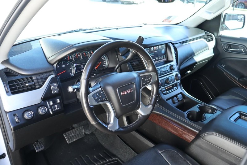 GMC Yukon XL Vehicle Full-screen Gallery Image 18