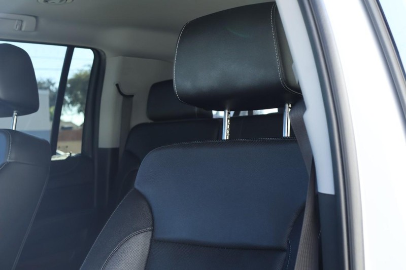 GMC Yukon XL Vehicle Full-screen Gallery Image 23