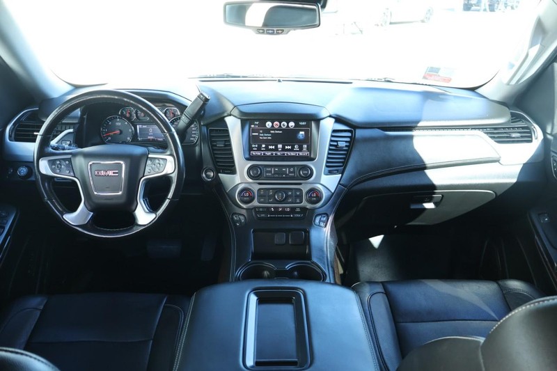 GMC Yukon XL Vehicle Full-screen Gallery Image 30