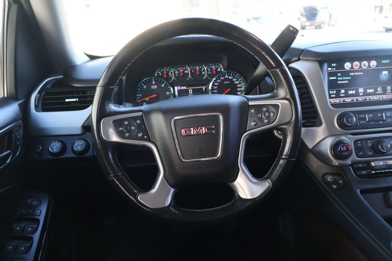GMC Yukon XL Vehicle Full-screen Gallery Image 32