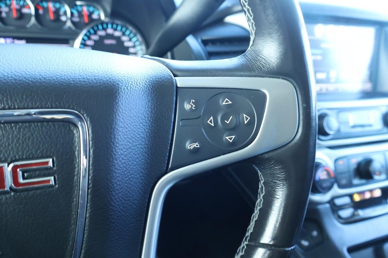 GMC Yukon XL Vehicle Full-screen Gallery Image 34