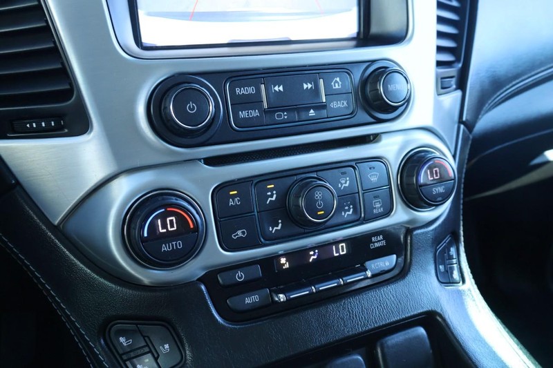 GMC Yukon XL Vehicle Full-screen Gallery Image 38