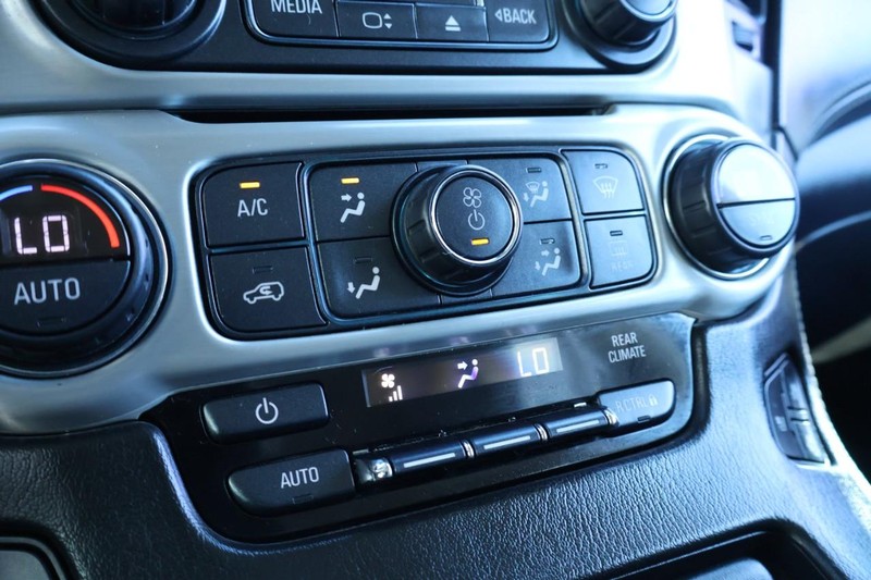 GMC Yukon XL Vehicle Full-screen Gallery Image 39