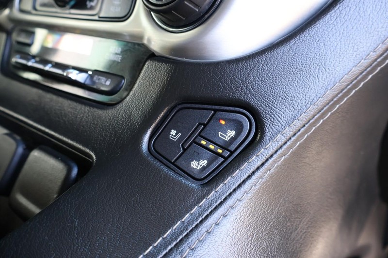 GMC Yukon XL Vehicle Full-screen Gallery Image 40