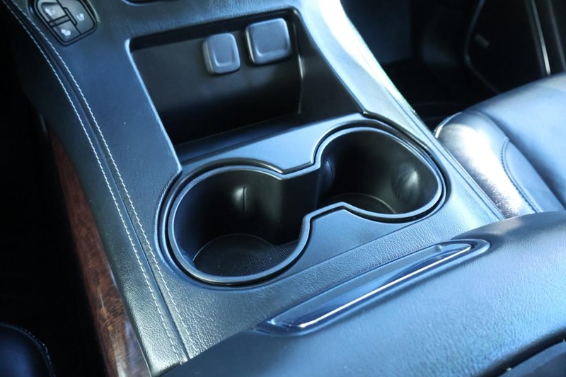 GMC Yukon XL Vehicle Full-screen Gallery Image 41