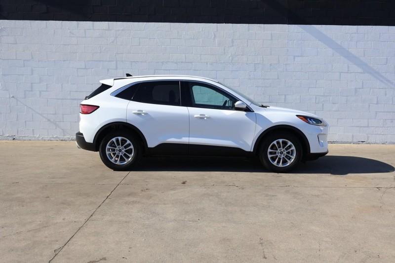 Ford Escape Vehicle Full-screen Gallery Image 04