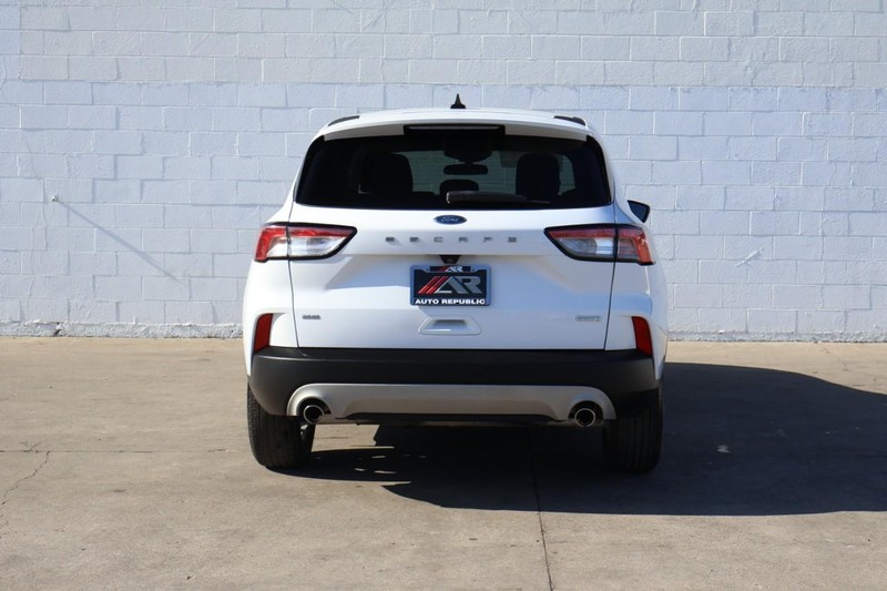 Ford Escape Vehicle Full-screen Gallery Image 06