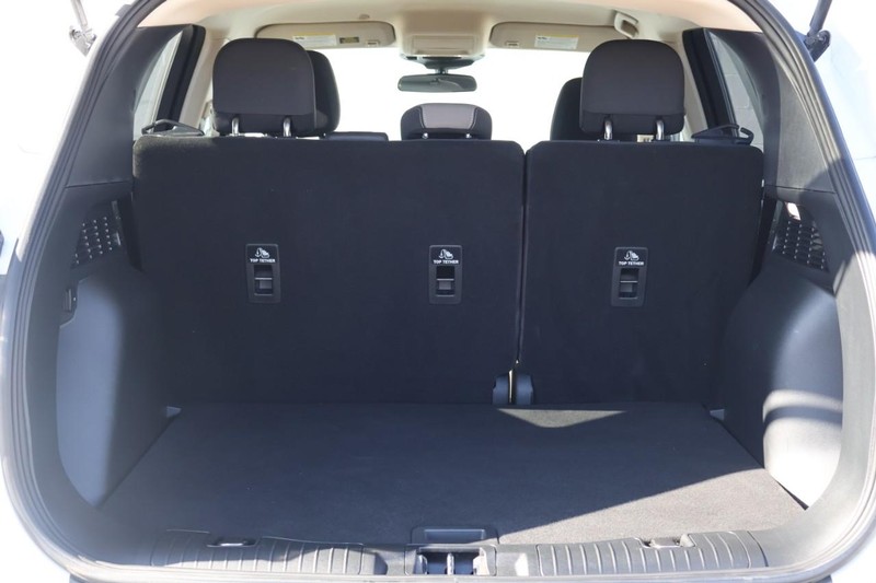 Ford Escape Vehicle Full-screen Gallery Image 09