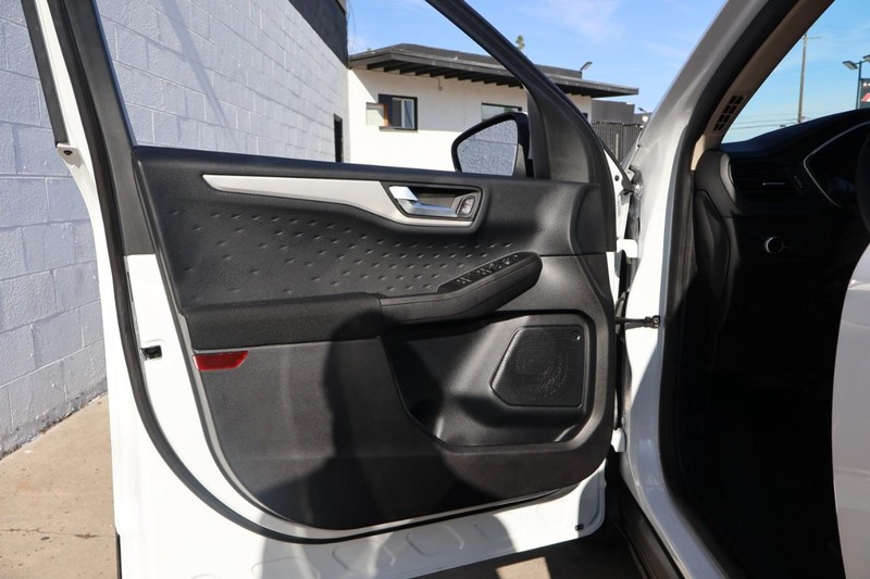 Ford Escape Vehicle Full-screen Gallery Image 15