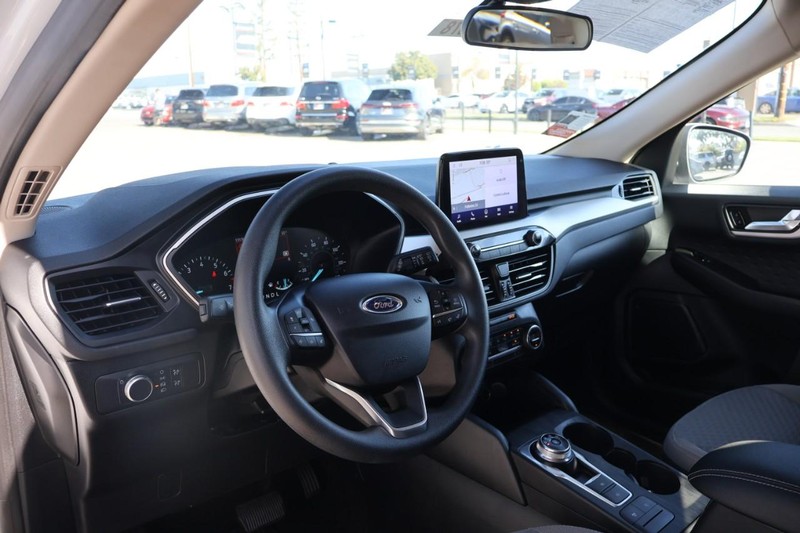 Ford Escape Vehicle Full-screen Gallery Image 17