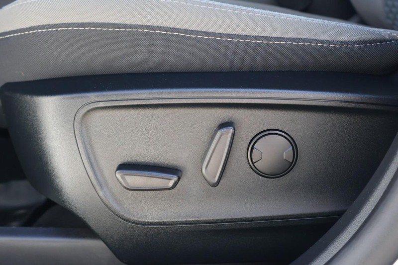 Ford Escape Vehicle Full-screen Gallery Image 18