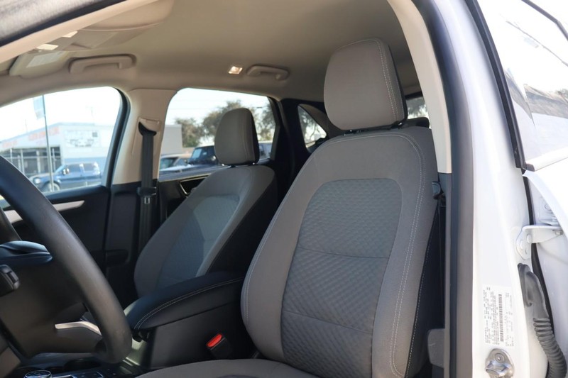 Ford Escape Vehicle Full-screen Gallery Image 19