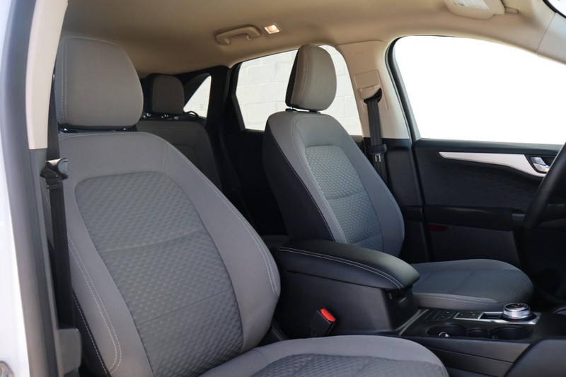 Ford Escape Vehicle Full-screen Gallery Image 22