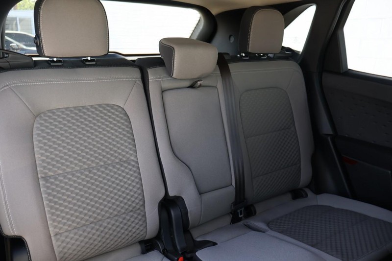 Ford Escape Vehicle Full-screen Gallery Image 23