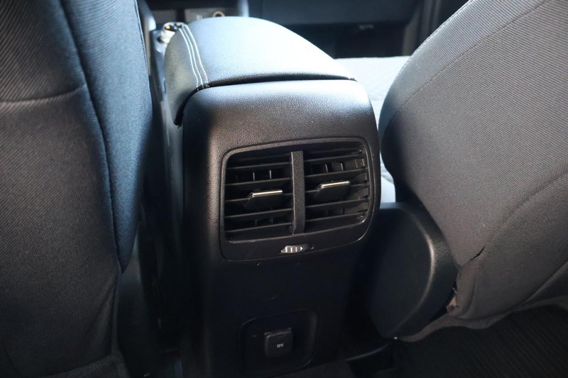 Ford Escape Vehicle Full-screen Gallery Image 24