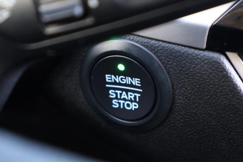 Ford Escape Vehicle Full-screen Gallery Image 31