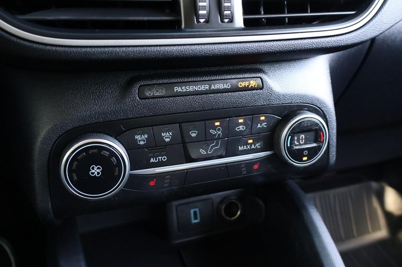 Ford Escape Vehicle Full-screen Gallery Image 35