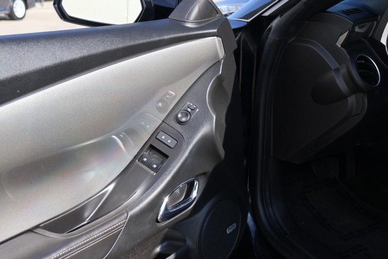 Chevrolet Camaro Vehicle Full-screen Gallery Image 16