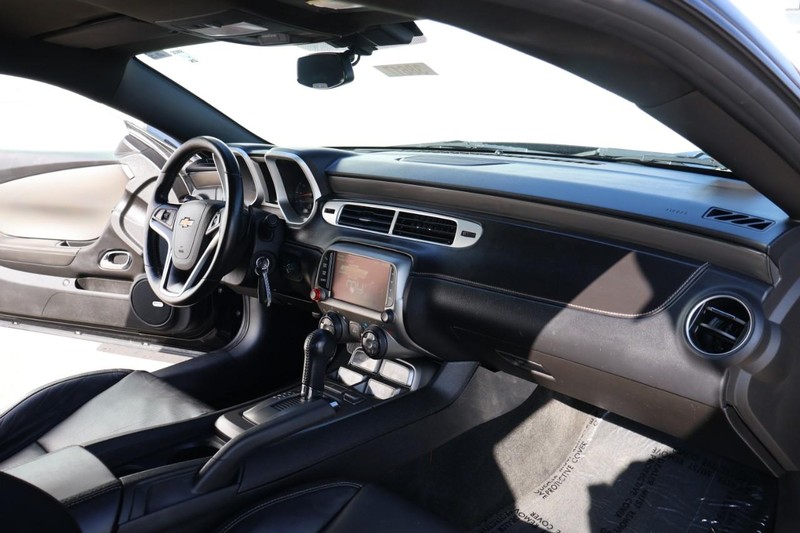 Chevrolet Camaro Vehicle Full-screen Gallery Image 21