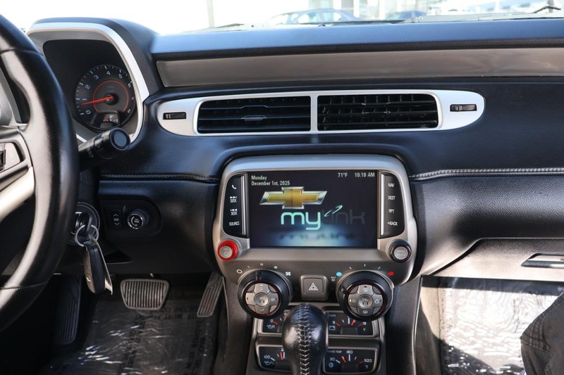 Chevrolet Camaro Vehicle Full-screen Gallery Image 29