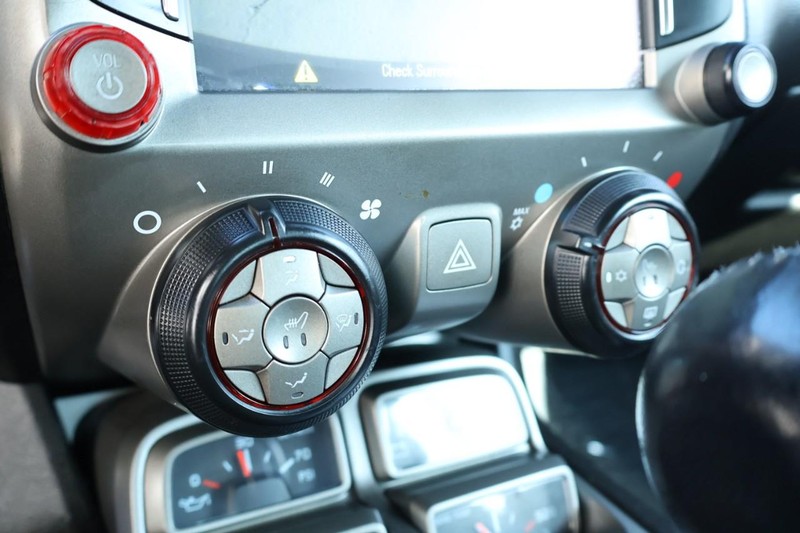 Chevrolet Camaro Vehicle Full-screen Gallery Image 32