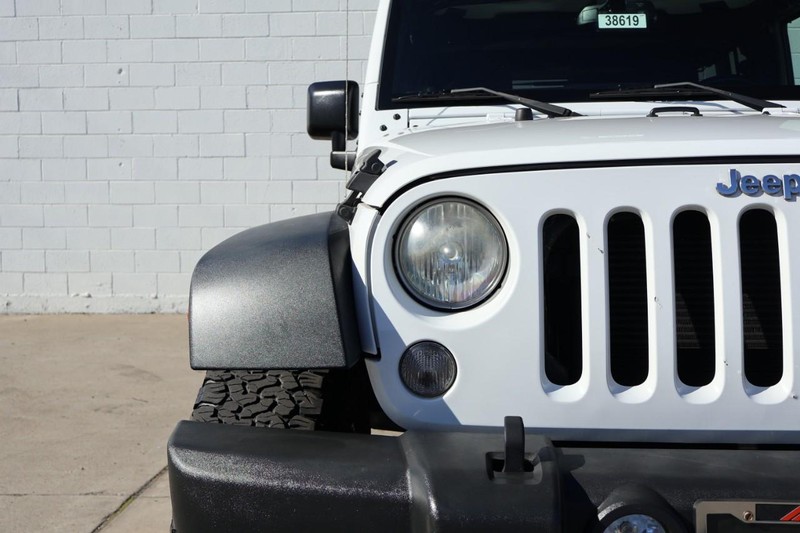 Jeep Wrangler Unlimited Vehicle Full-screen Gallery Image 03