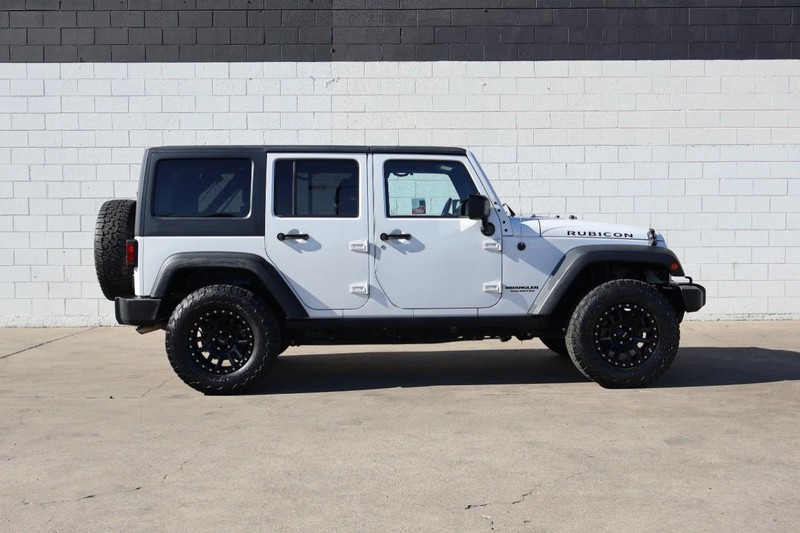 Jeep Wrangler Unlimited Vehicle Full-screen Gallery Image 04