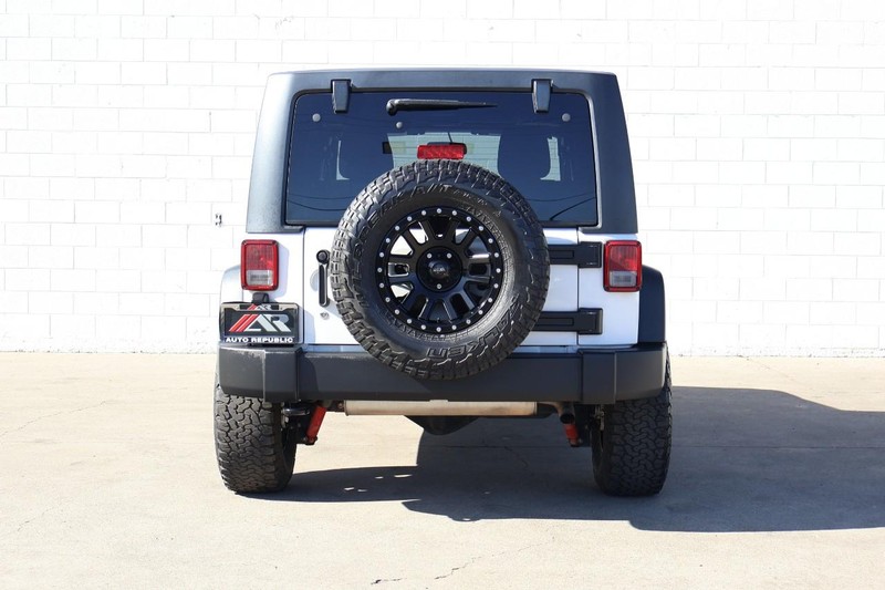 Jeep Wrangler Unlimited Vehicle Full-screen Gallery Image 06