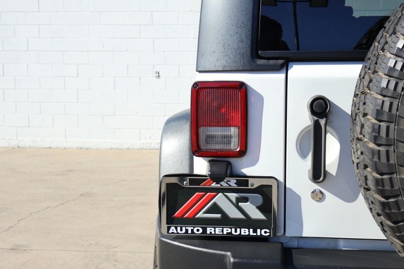 Jeep Wrangler Unlimited Vehicle Full-screen Gallery Image 07