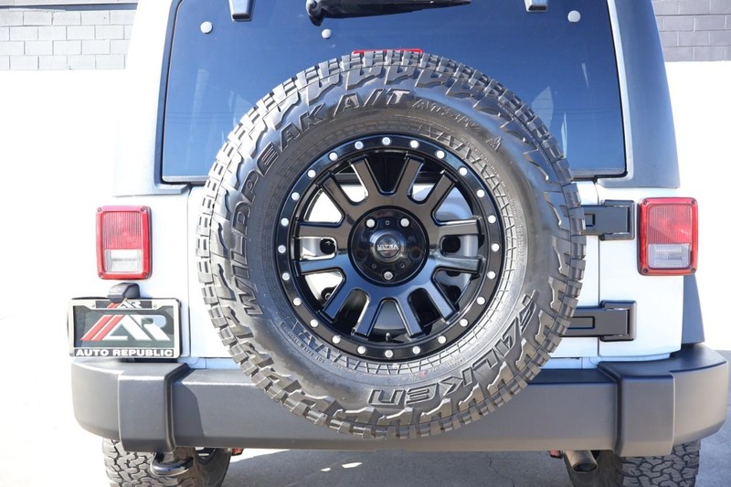 Jeep Wrangler Unlimited Vehicle Full-screen Gallery Image 08