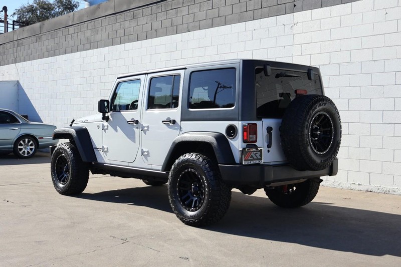 Jeep Wrangler Unlimited Vehicle Full-screen Gallery Image 10