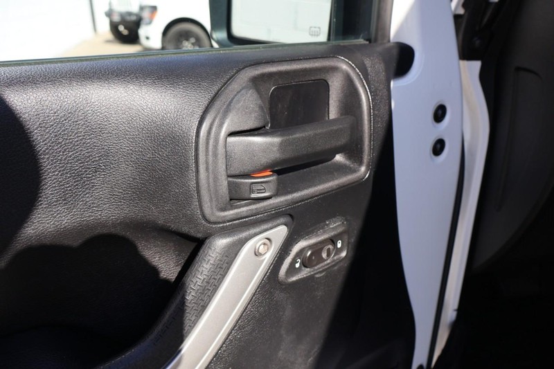 Jeep Wrangler Unlimited Vehicle Full-screen Gallery Image 16