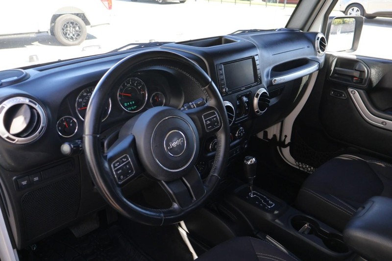 Jeep Wrangler Unlimited Vehicle Full-screen Gallery Image 17