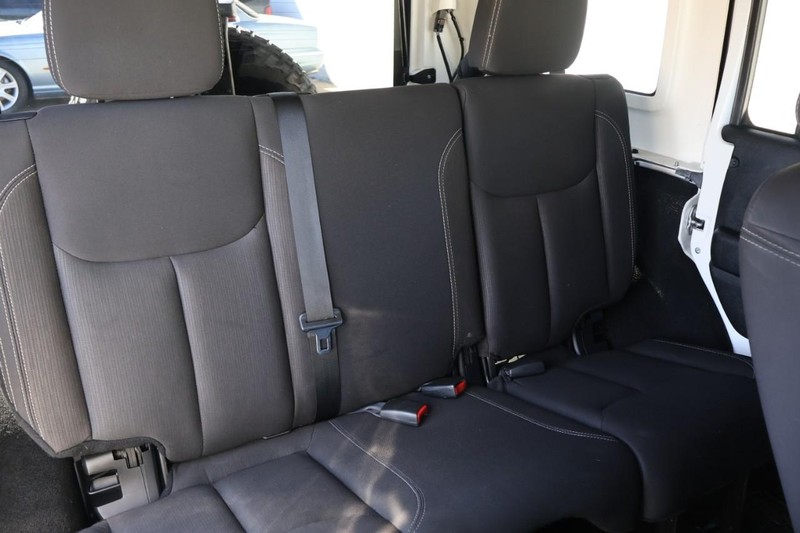 Jeep Wrangler Unlimited Vehicle Full-screen Gallery Image 23