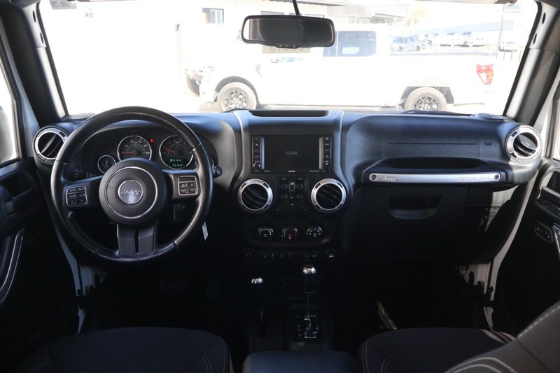 Jeep Wrangler Unlimited Vehicle Full-screen Gallery Image 24